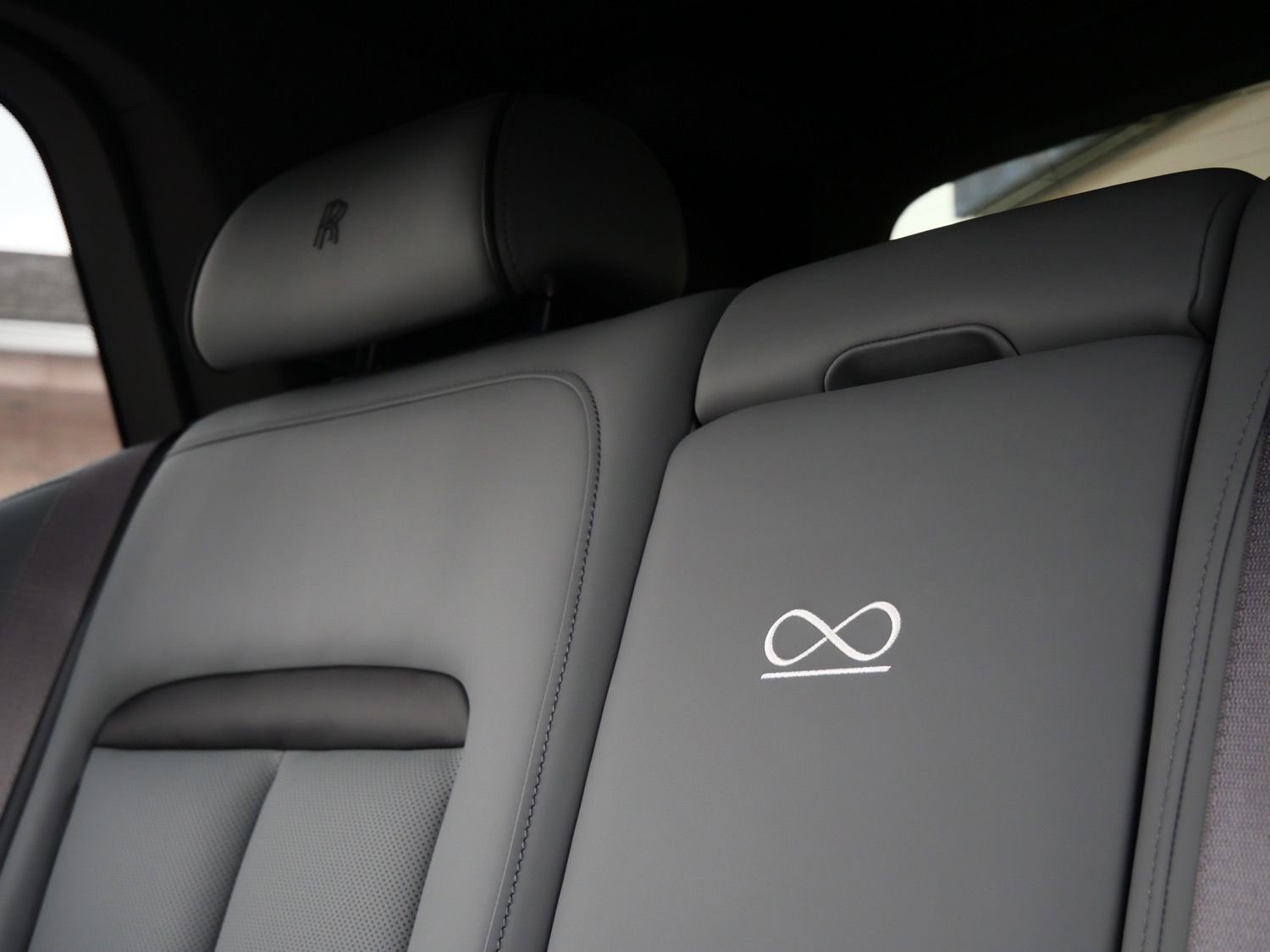 New 2025 Rolls-Royce Cullinan Black Badge image 20