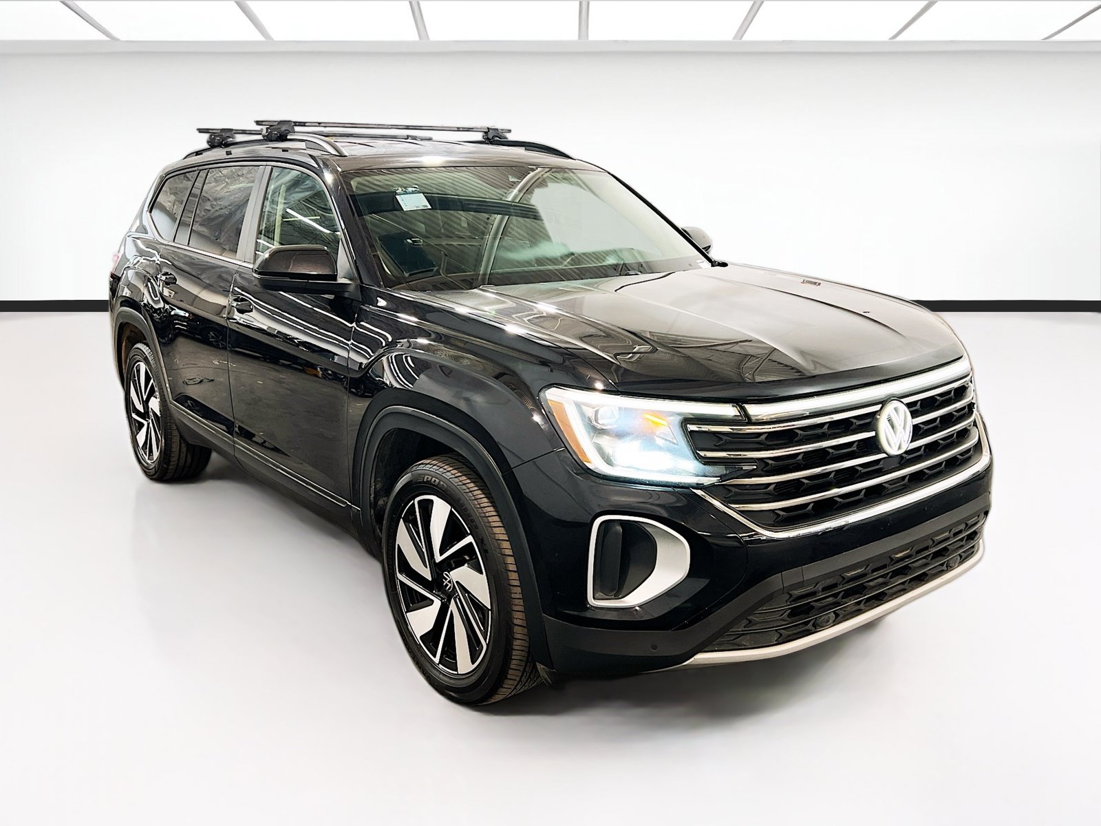 Used 2024 Volkswagen Atlas SE AWD/4WD image 3