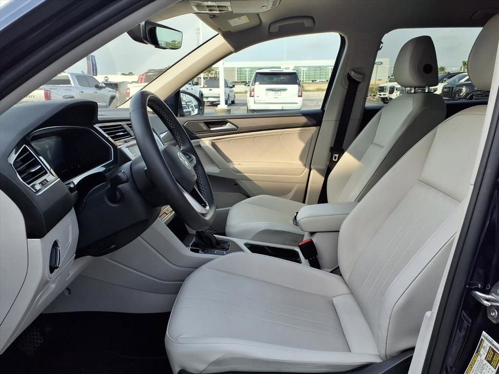 Used 2023 Volkswagen Tiguan SE FWD image 16