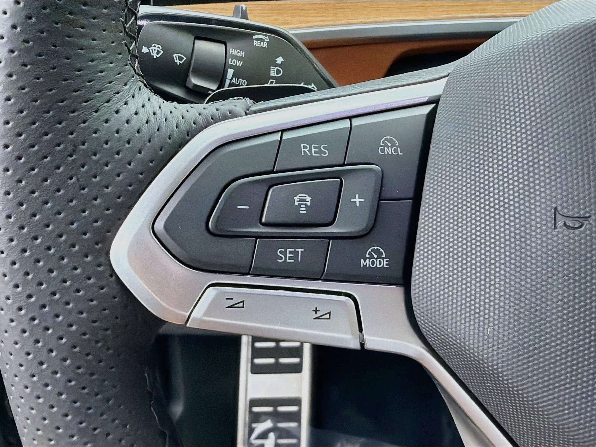 New 2026 Volkswagen Tiguan SEL R-Line AWD/4WD image 39