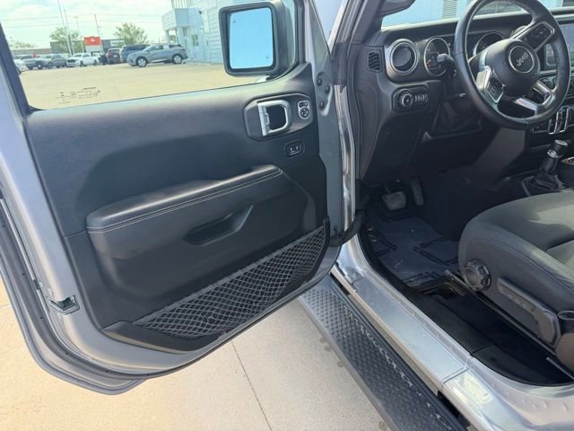 Used 2018 Jeep Wrangler Unlimited Sahara w/ Cold Weather Group image 15