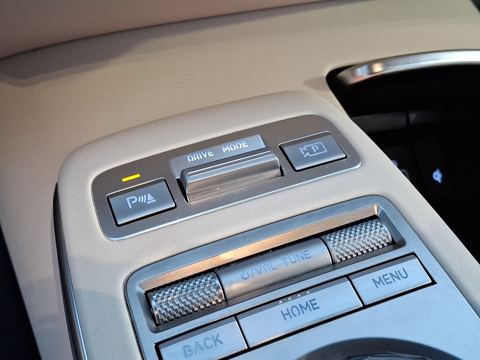 Certified 2025 Genesis Electrified GV70 w/ Prestige Package AWD/4WD image 19