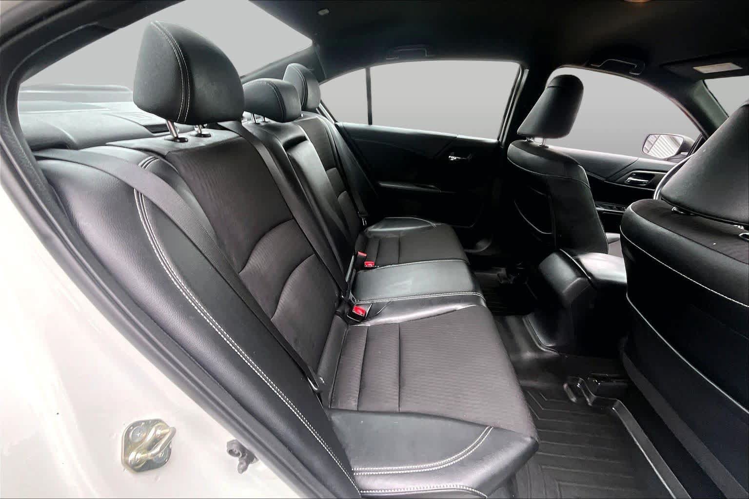 Used 2017 Honda Accord Sport image 18