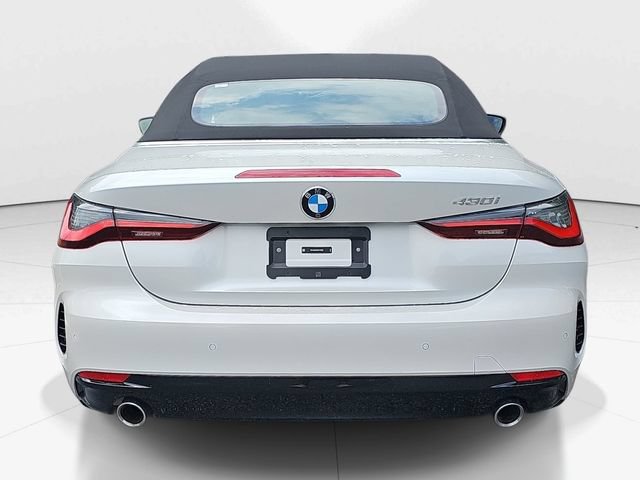 Used 2025 BMW 430i Convertible w/ Premium Package RWD image 4