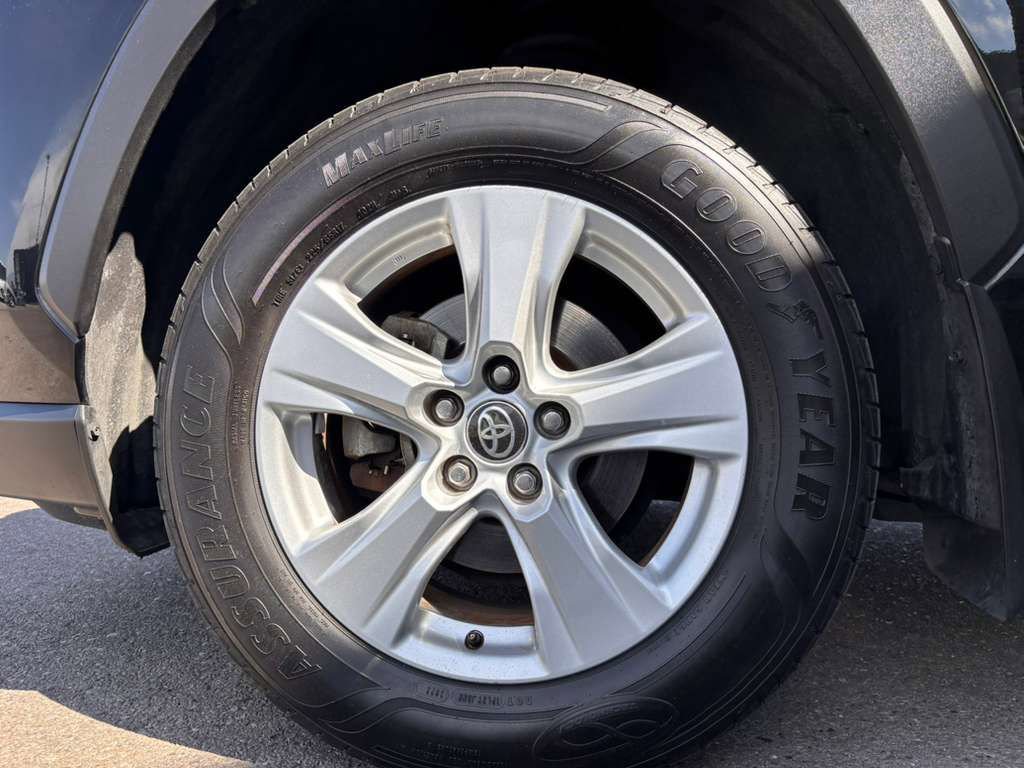 Used 2021 Toyota RAV4 XLE image 28
