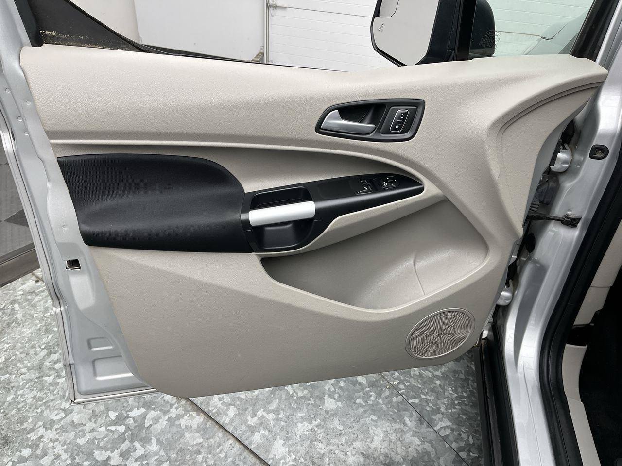 Used 2022 Ford Transit Connect XLT FWD image 8