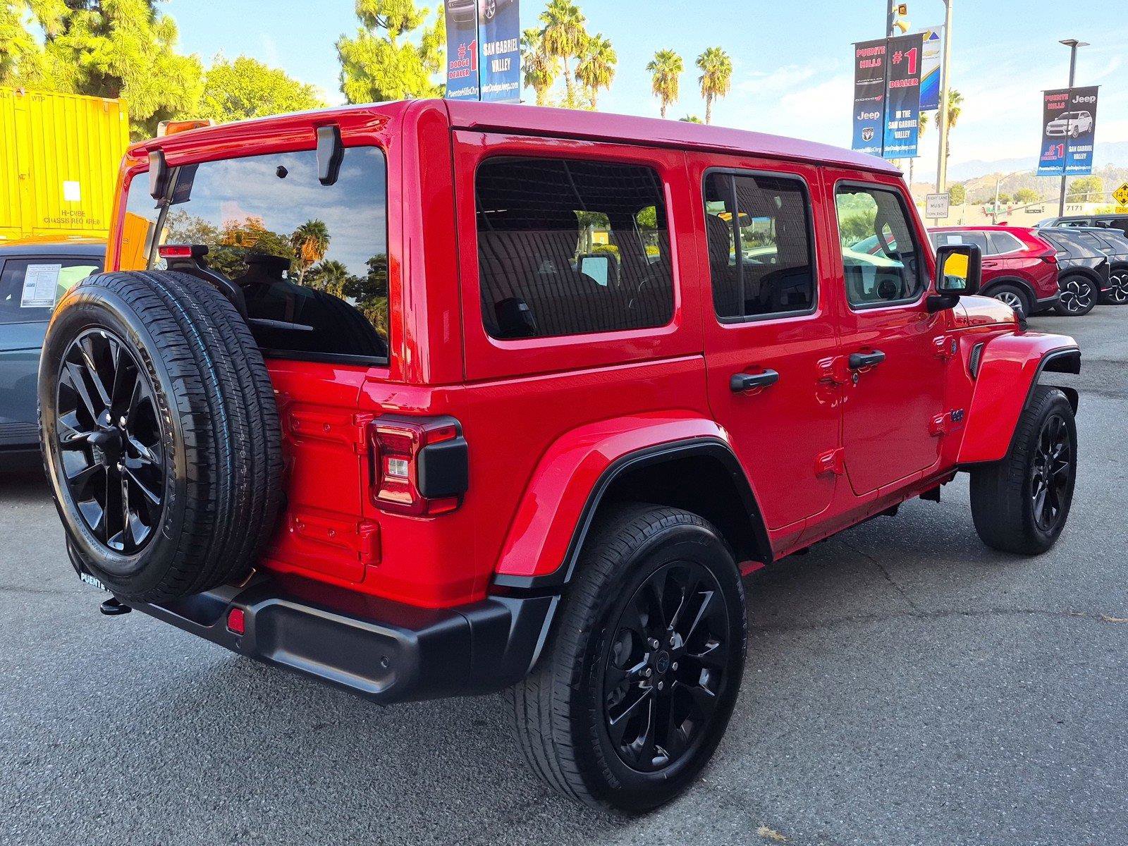 Certified 2025 Jeep Wrangler Unlimited Sahara w/ Safety Group AWD/4WD image 7