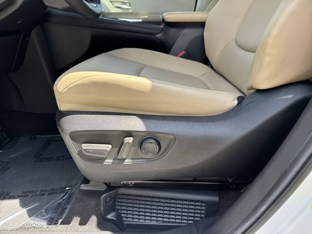 Used 2024 Toyota Sienna XLE FWD image 28