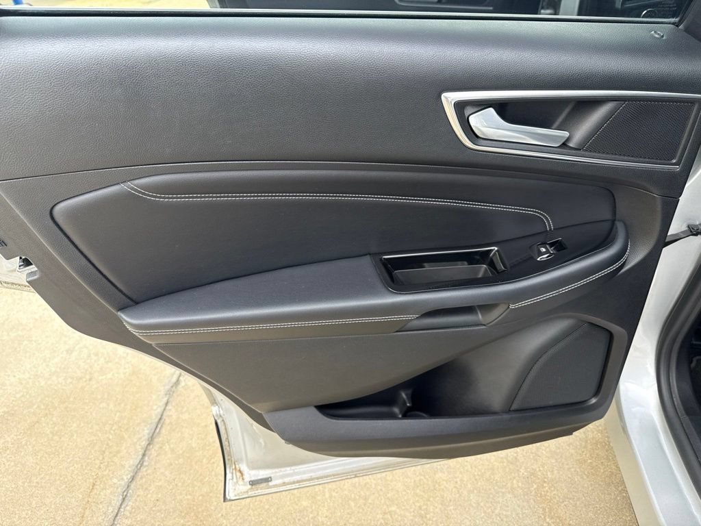 Used 2015 Ford Edge Titanium w/ Equipment Group 302A AWD/4WD image 9