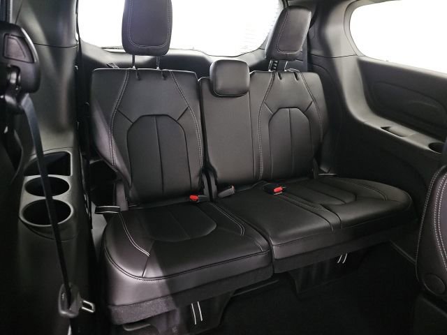 New 2026 Chrysler Pacifica Select AWD/4WD image 17