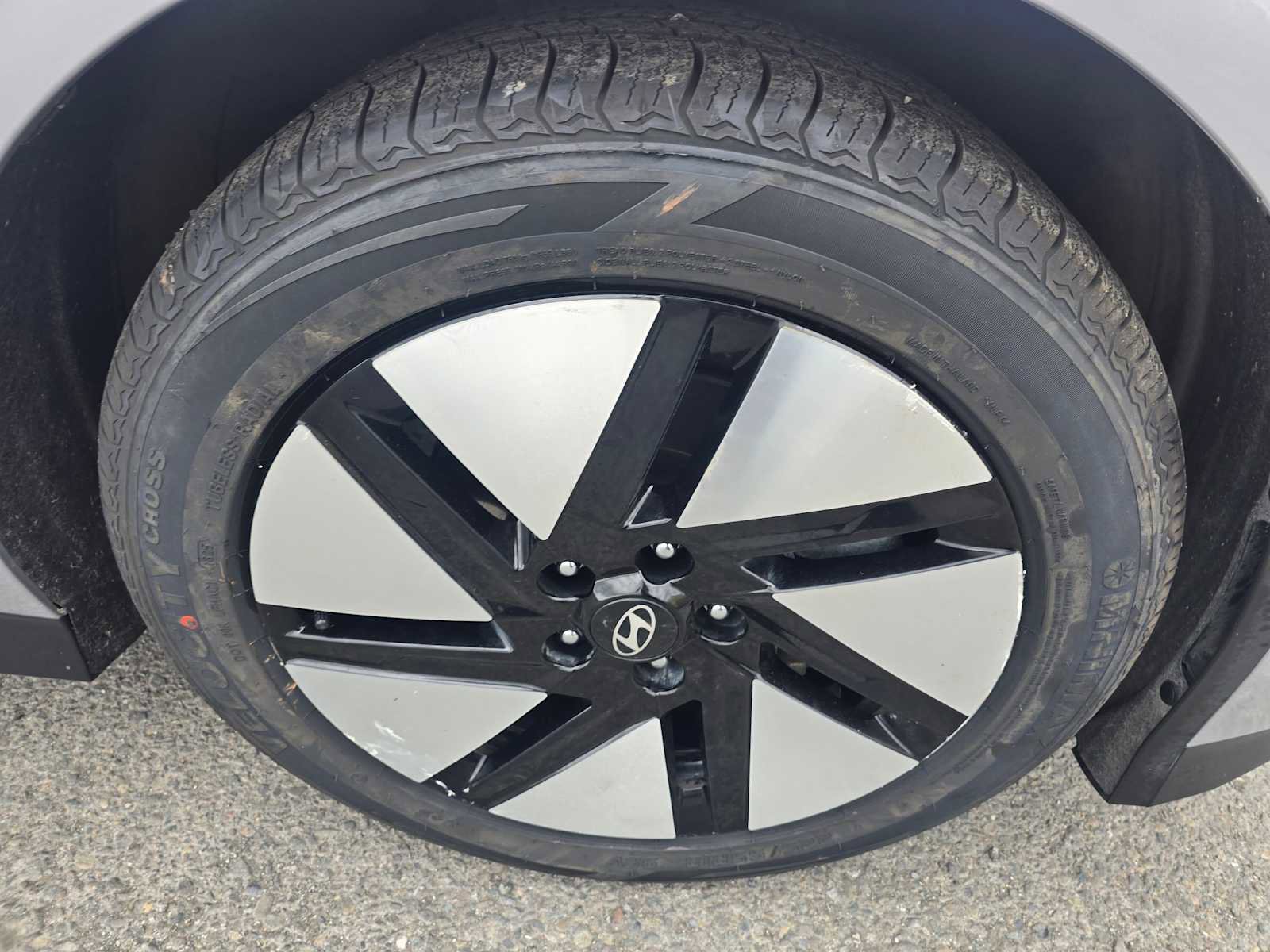 Used 2023 Hyundai Ioniq 6 SE RWD image 9