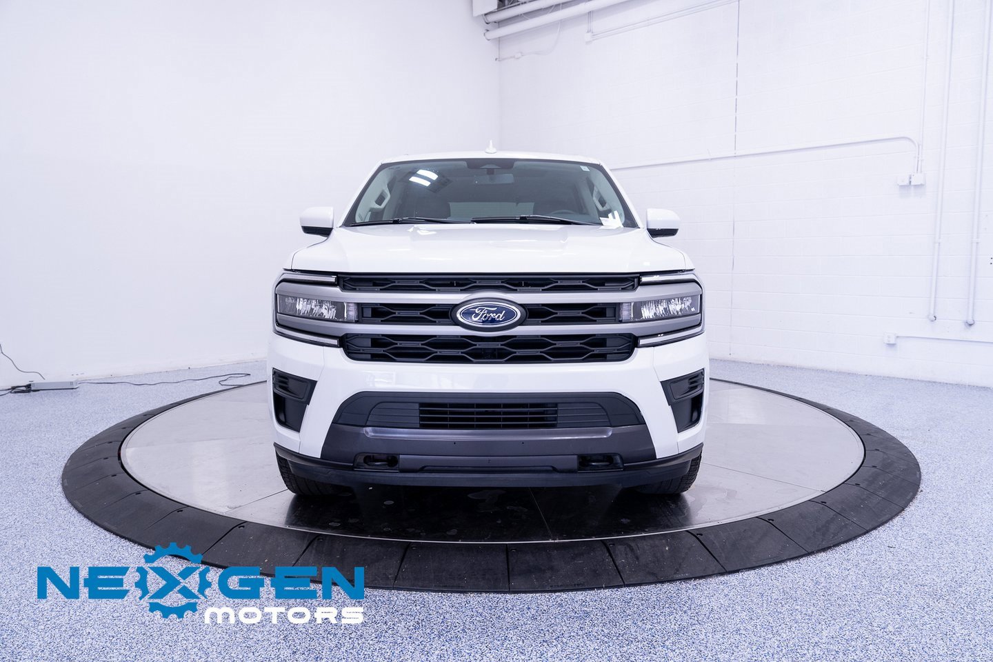 Used 2024 Ford Expedition XLT image 4