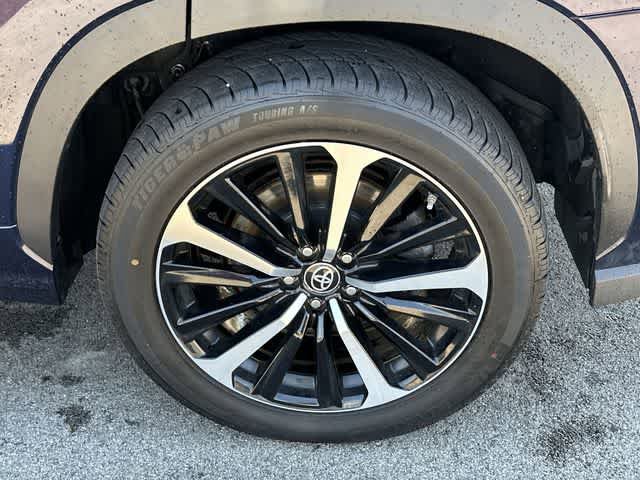 Used 2022 Toyota Highlander XSE AWD/4WD image 5