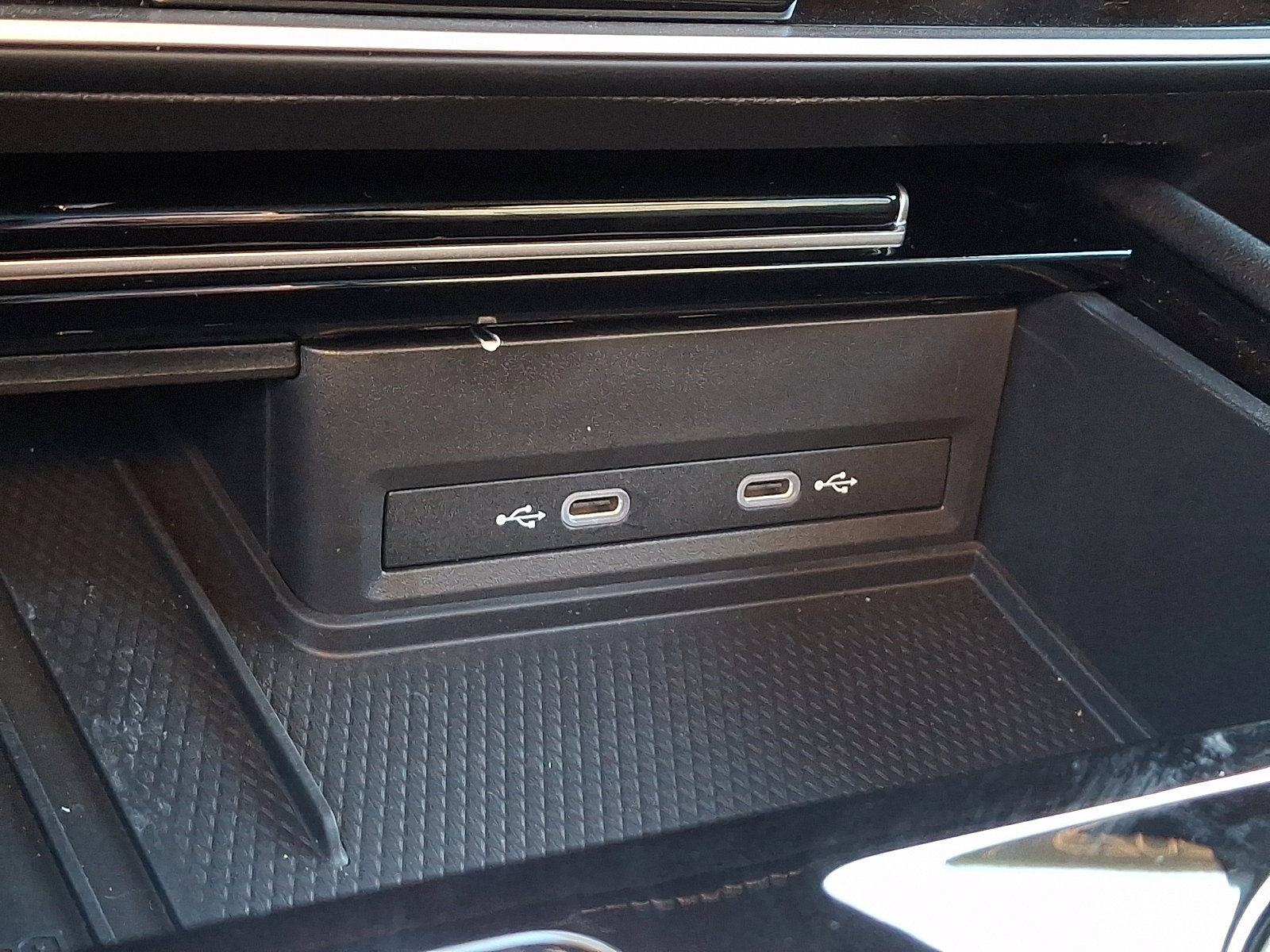 Certified 2025 Volkswagen Atlas Cross Sport SE w/ Panoramic Sunroof Package image 23