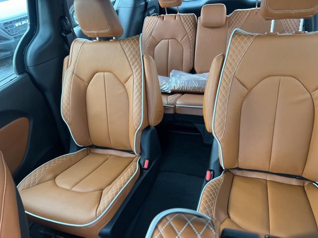 New 2026 Chrysler Pacifica Pinnacle FWD image 17