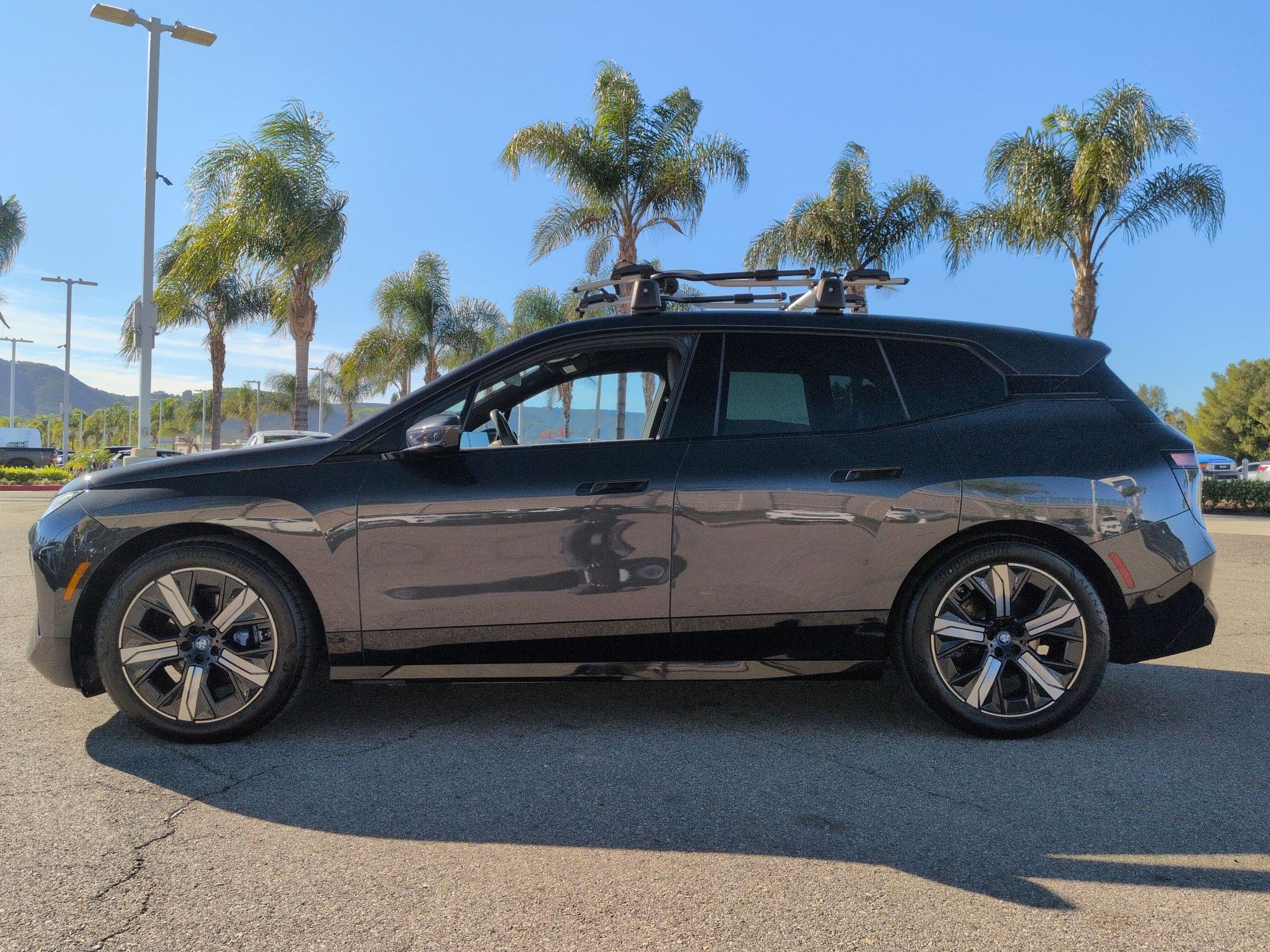 Used 2022 BMW iX xDrive50 w/ Premium Package image 7