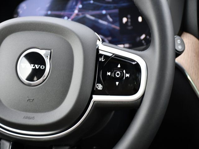 New 2026 Volvo XC60 B5 Plus w/ Protection Package Premier AWD/4WD image 22