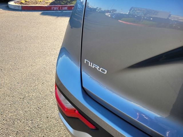 Used 2025 Kia Niro LX image 6