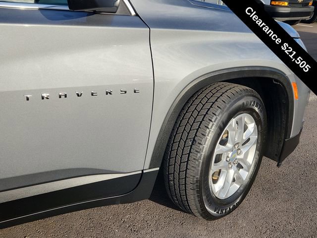 Used 2023 Chevrolet Traverse LS image 16