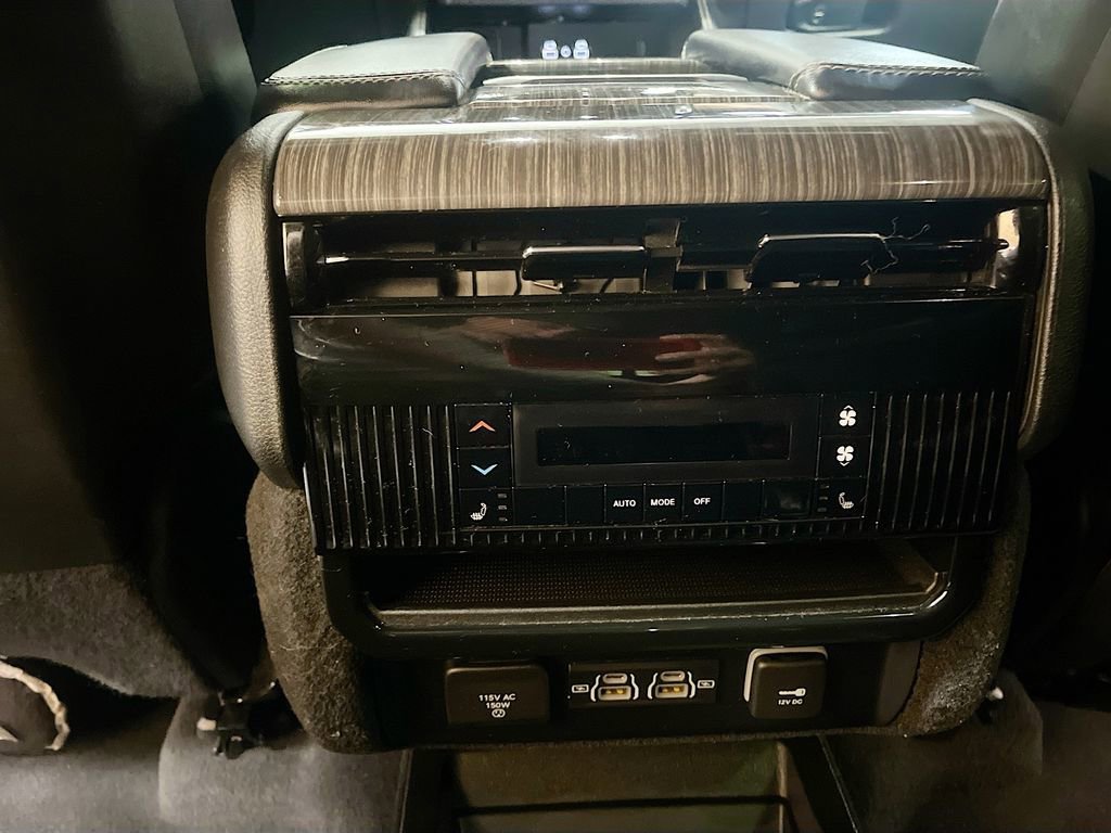 Used 2022 Jeep Wagoneer Series III w/ Premium Group I image 27