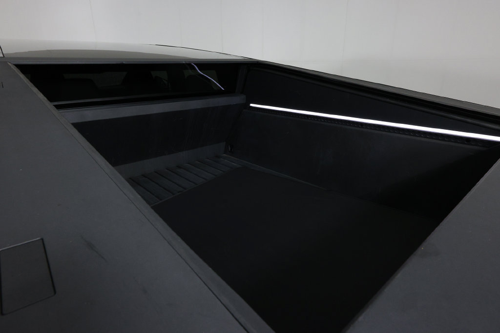 Used 2024 Tesla Cybertruck AWD Crew Cab image 8