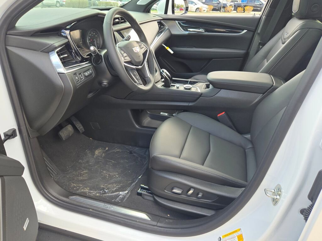 New 2026 Cadillac XT5 Premium Luxury w/ LPO, ONYX Package image 24