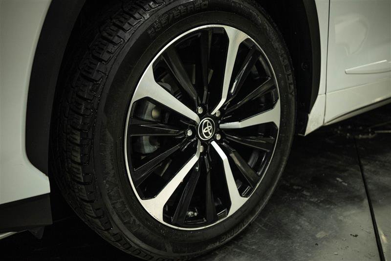 Used 2022 Toyota Highlander XSE AWD/4WD image 3