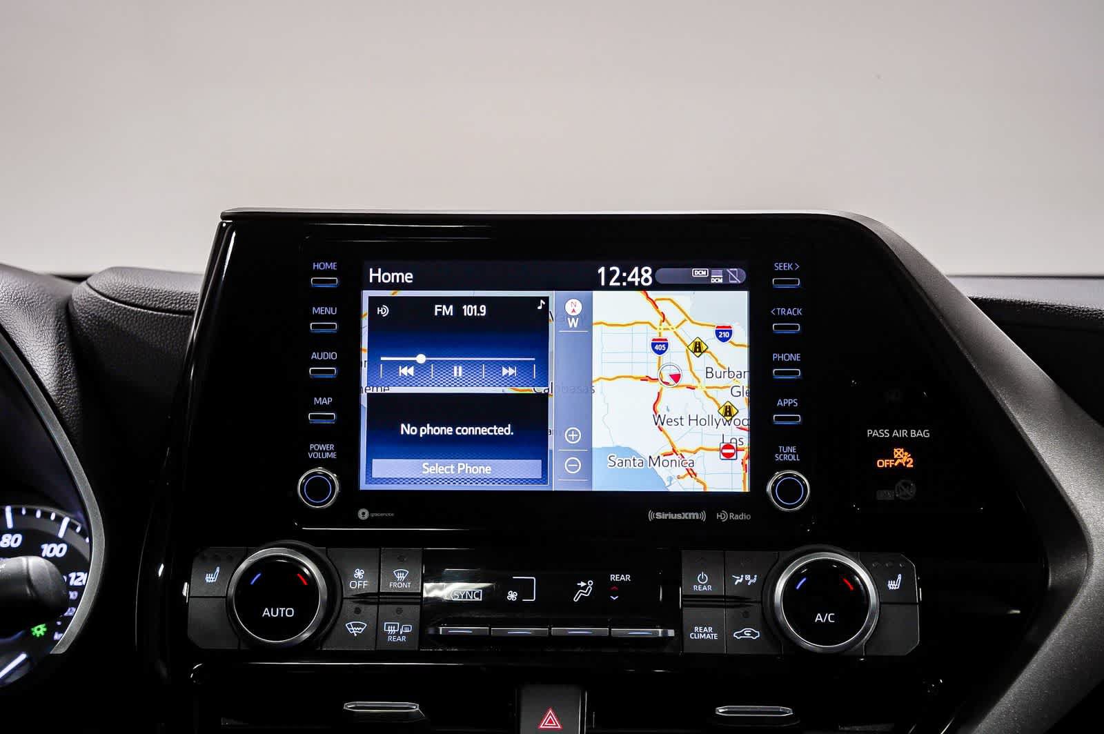 Used 2022 Toyota Highlander XLE FWD image 14