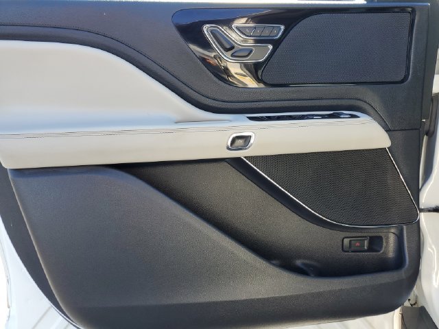 Certified 2025 Lincoln Aviator AWD w/ Jet Appearance Package image 26