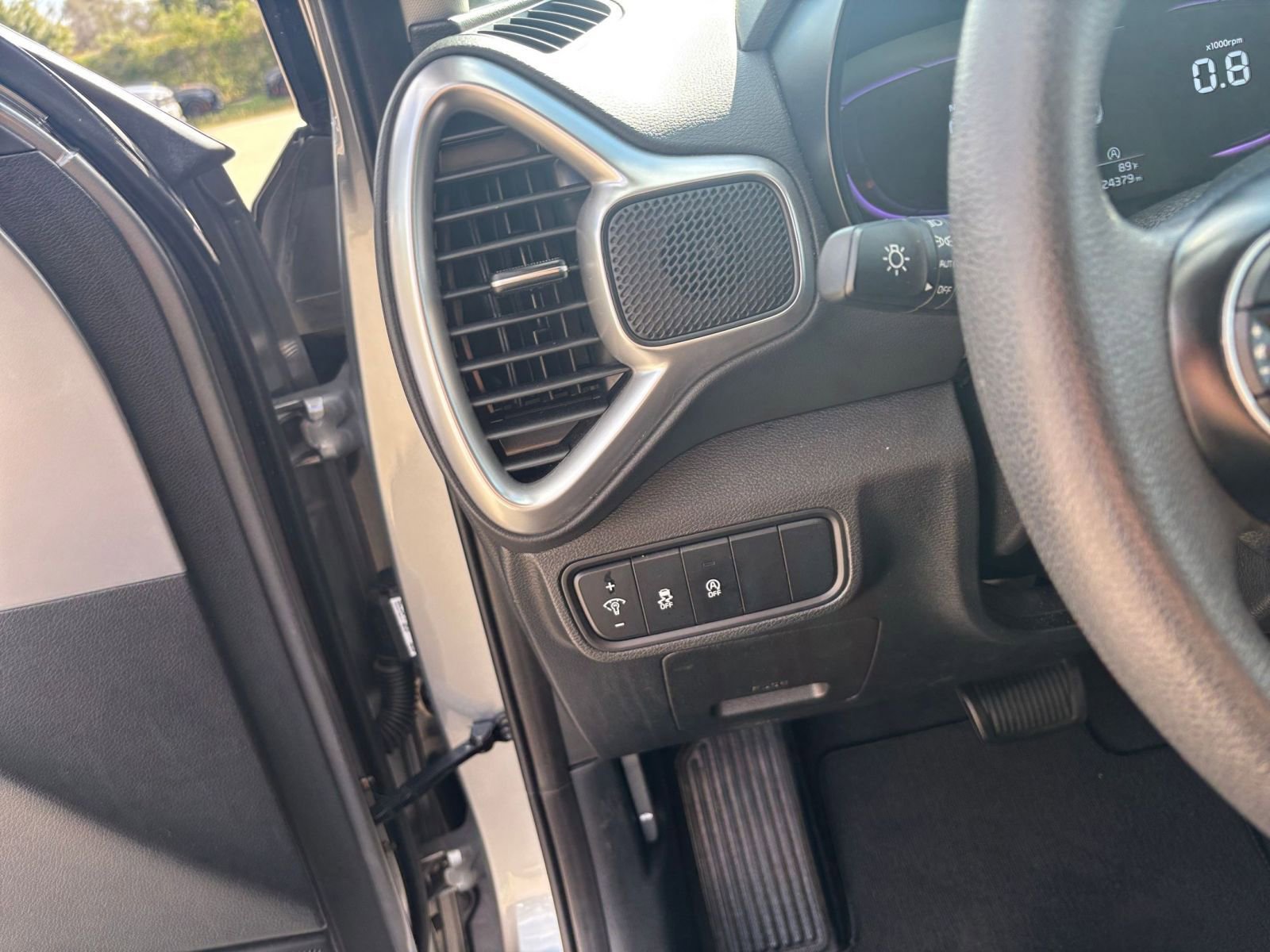 Used 2025 Kia Soul LX w/ LX Technology Package image 32