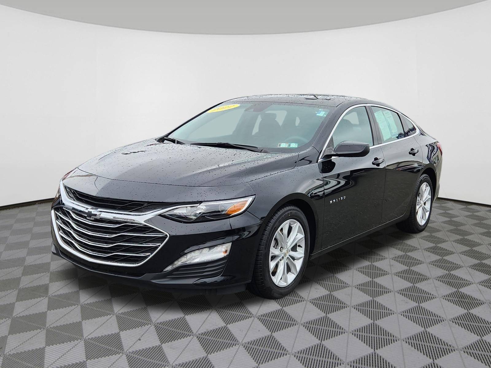 Used 2022 Chevrolet Malibu LT FWD image 2