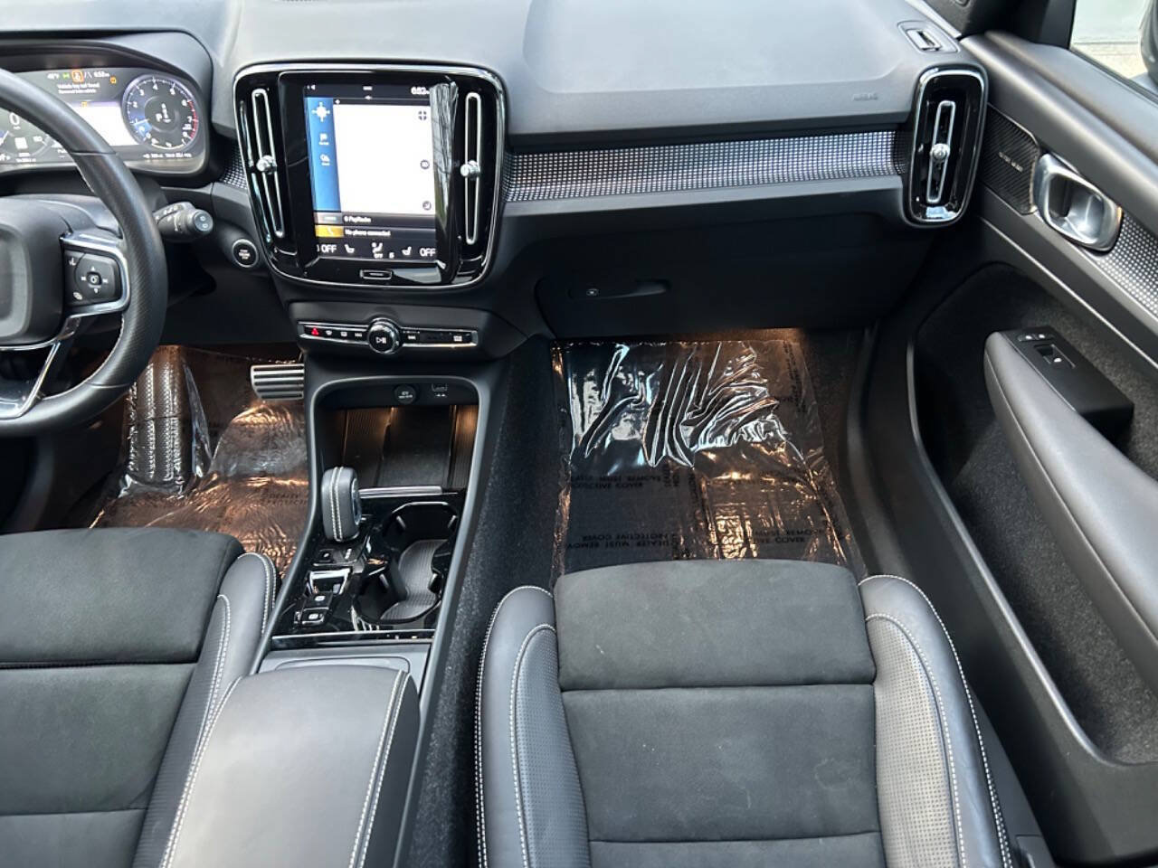 Used 2021 Volvo XC40 T5 R-Design w/ Advanced Package AWD/4WD image 6
