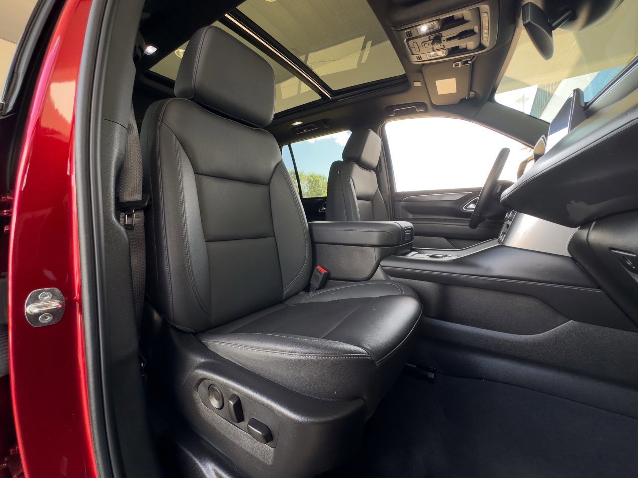 Certified 2023 Chevrolet Tahoe Z71 w/ Luxury Package image 27