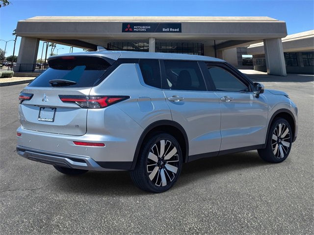 New 2025 Mitsubishi Outlander SE image 3