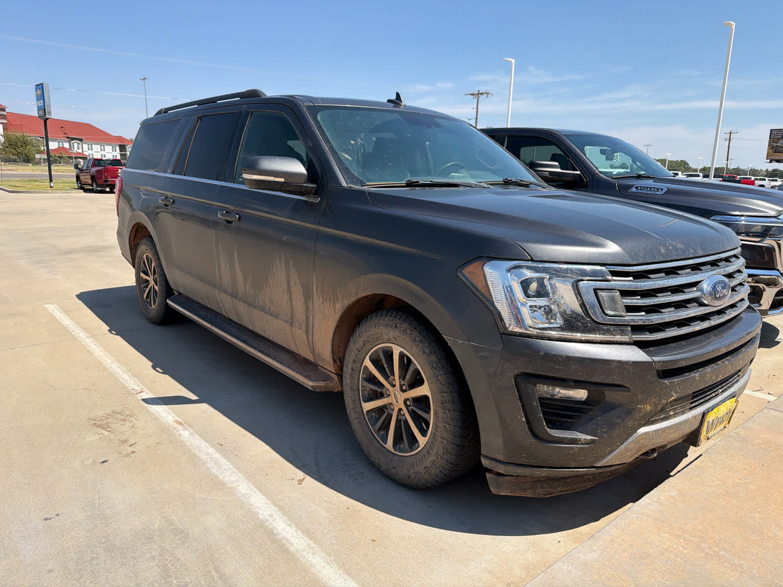 Used 2019 Ford Expedition Max XLT w/ Equipment Group 202A AWD/4WD image 8