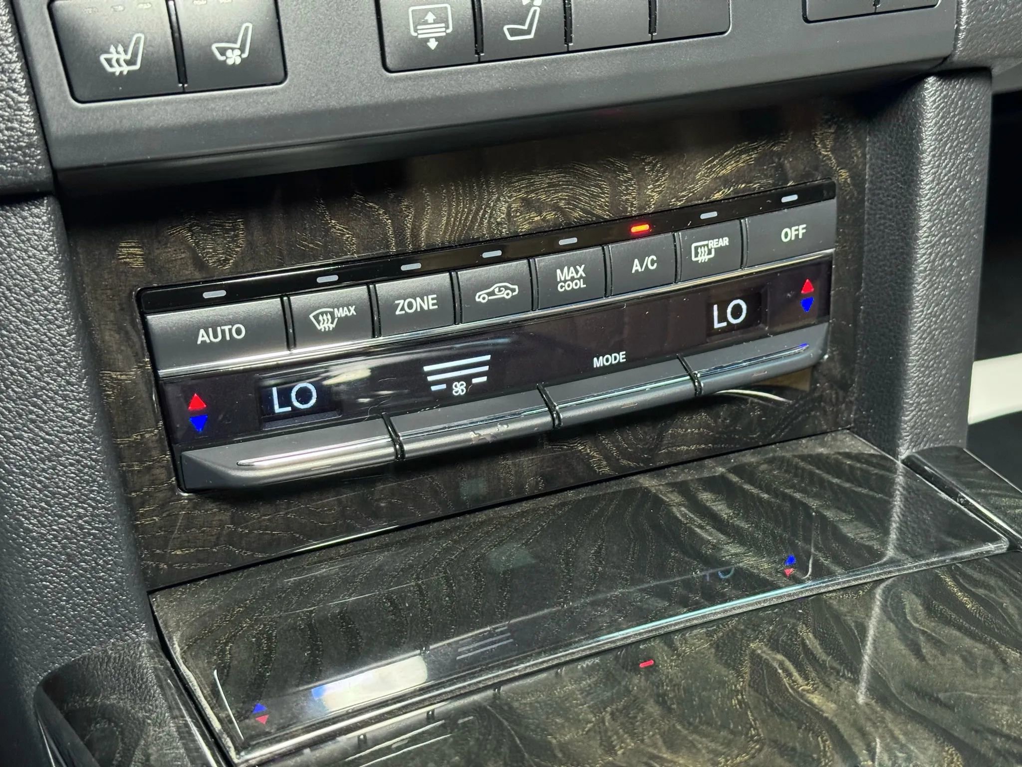 Used 2010 Mercedes-Benz E 550 Sedan image 46