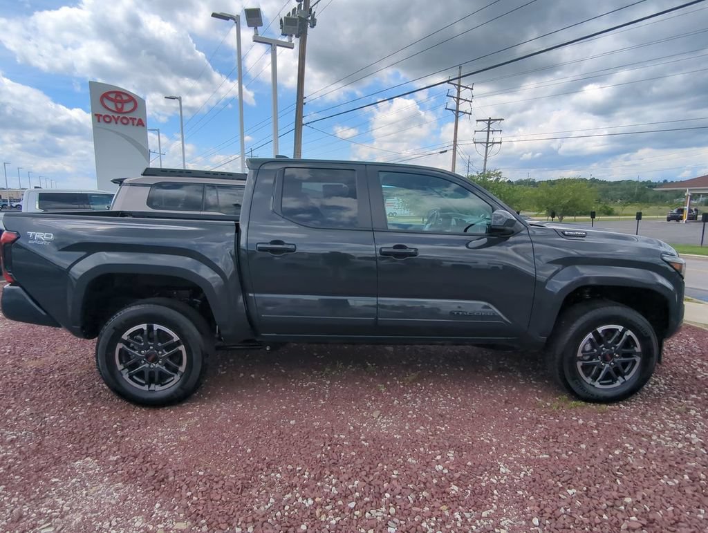 Used 2024 Toyota Tacoma TRD Sport AWD/4WD image 9