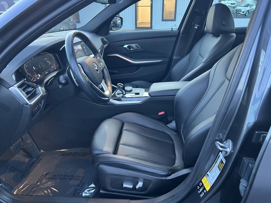 Used 2022 BMW 330i xDrive Sedan w/ Driving Assistance Package image 9