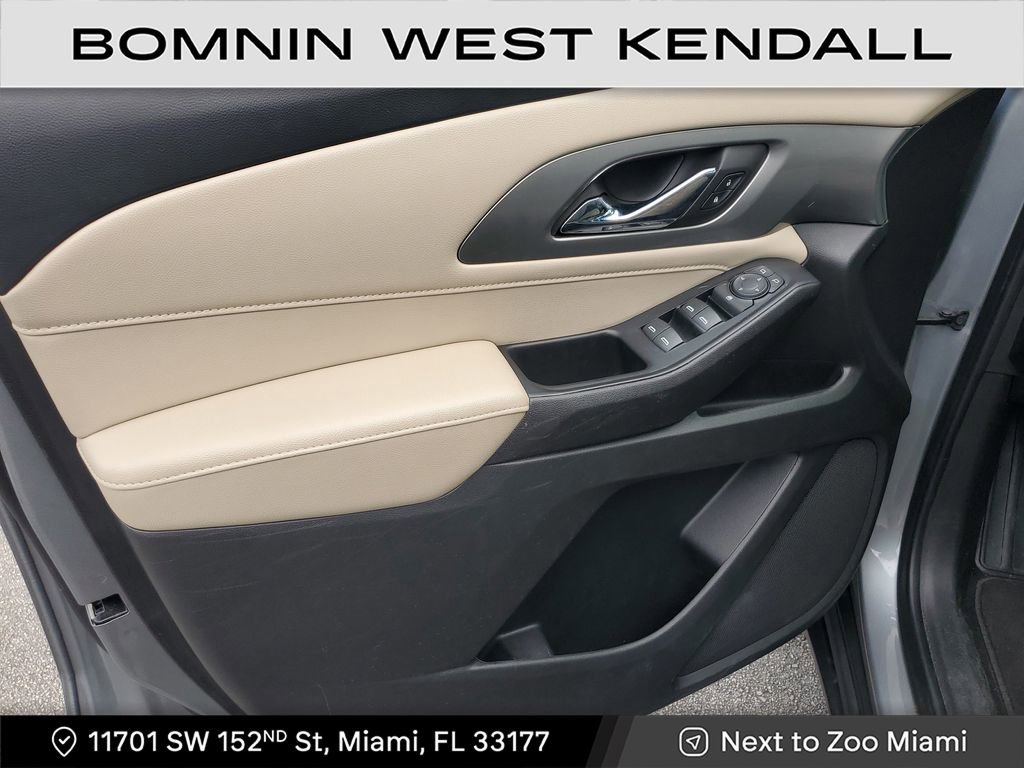 Used 2023 Chevrolet Traverse LS image 21
