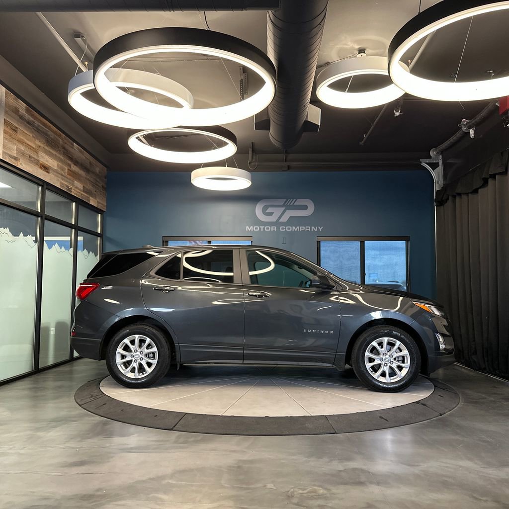 Used 2021 Chevrolet Equinox LS w/ LS Convenience Package FWD image 2