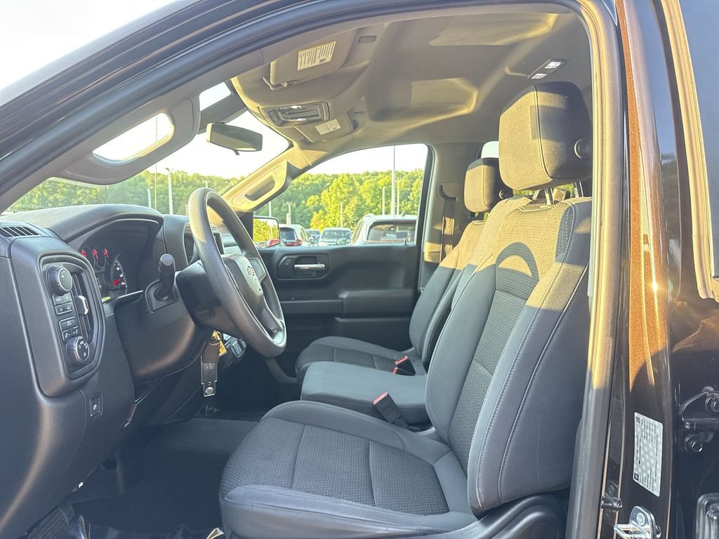 Used 2019 Chevrolet Silverado 1500 Custom w/ Custom Value Package AWD/4WD image 13