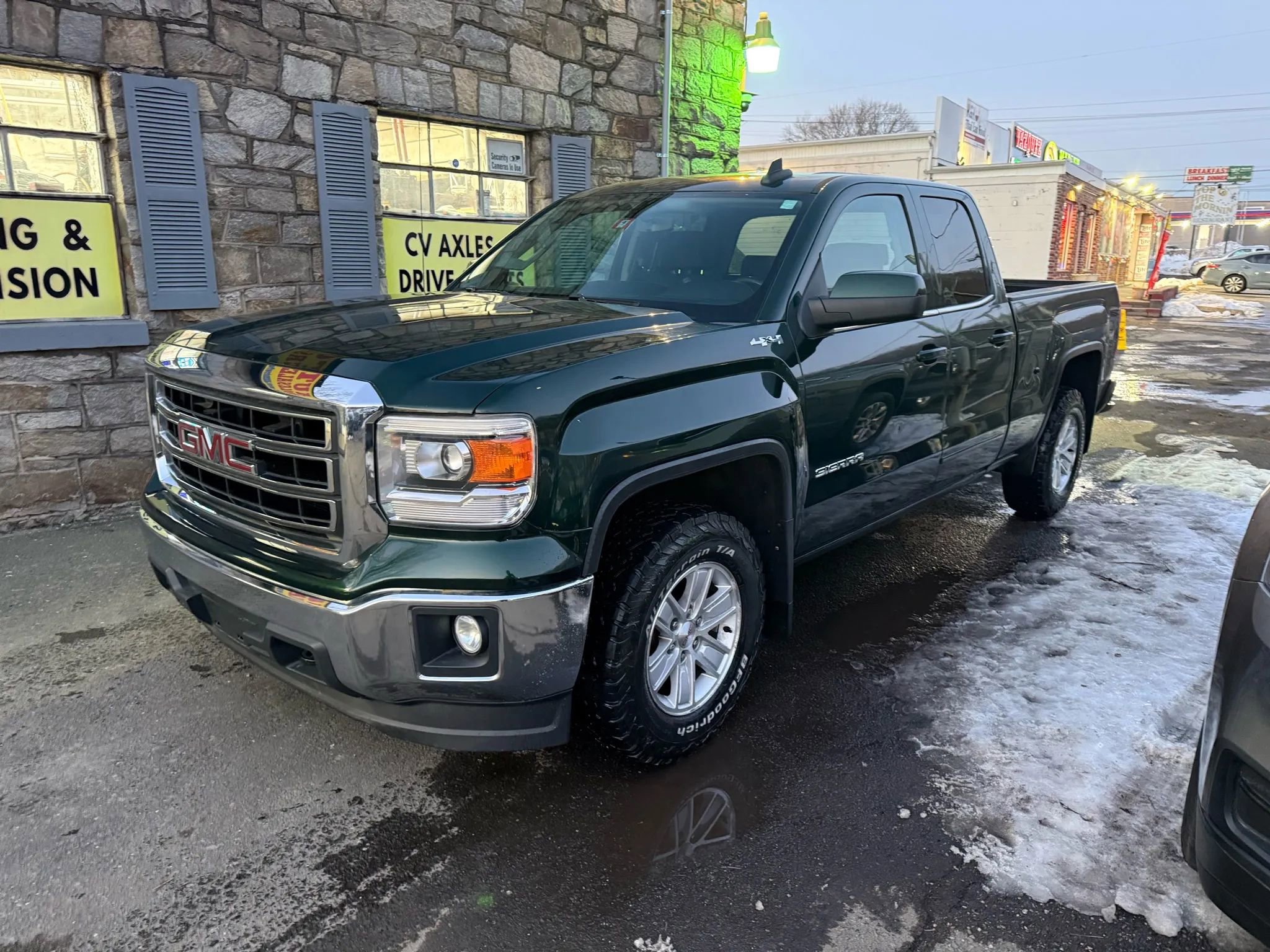 Used 2015 GMC Sierra 1500 SLE w/ SLE Value Package AWD/4WD image 3