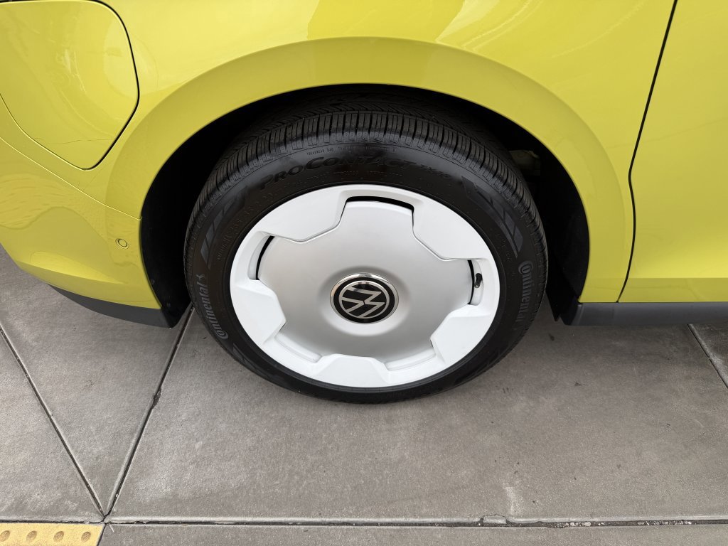 Used 2025 Volkswagen ID. Buzz 1st Edition image 15