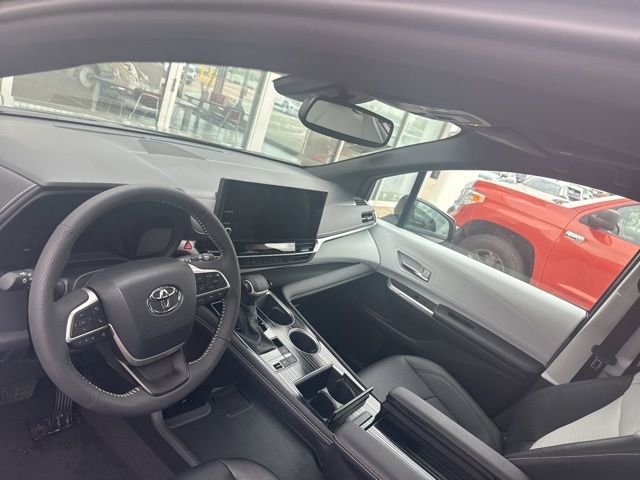 Used 2025 Toyota Sienna XSE image 12