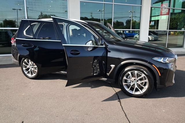 Used 2024 BMW X5 xDrive40i w/ Premium Package AWD/4WD image 32