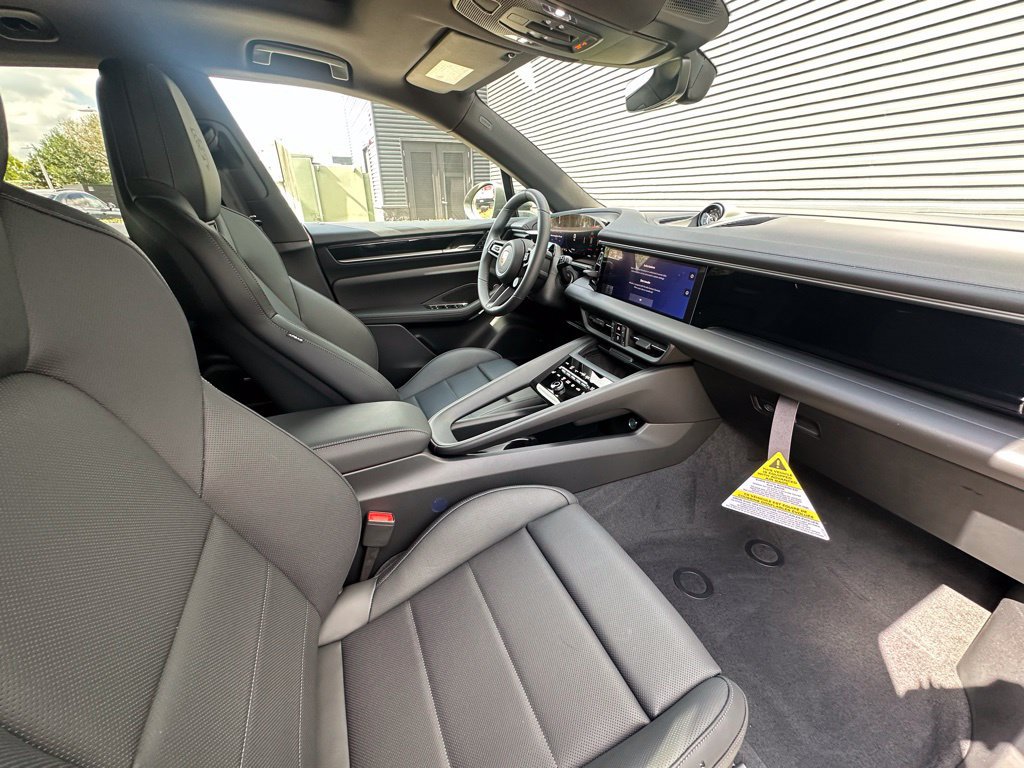 Used 2026 Porsche Macan Electric RWD image 41