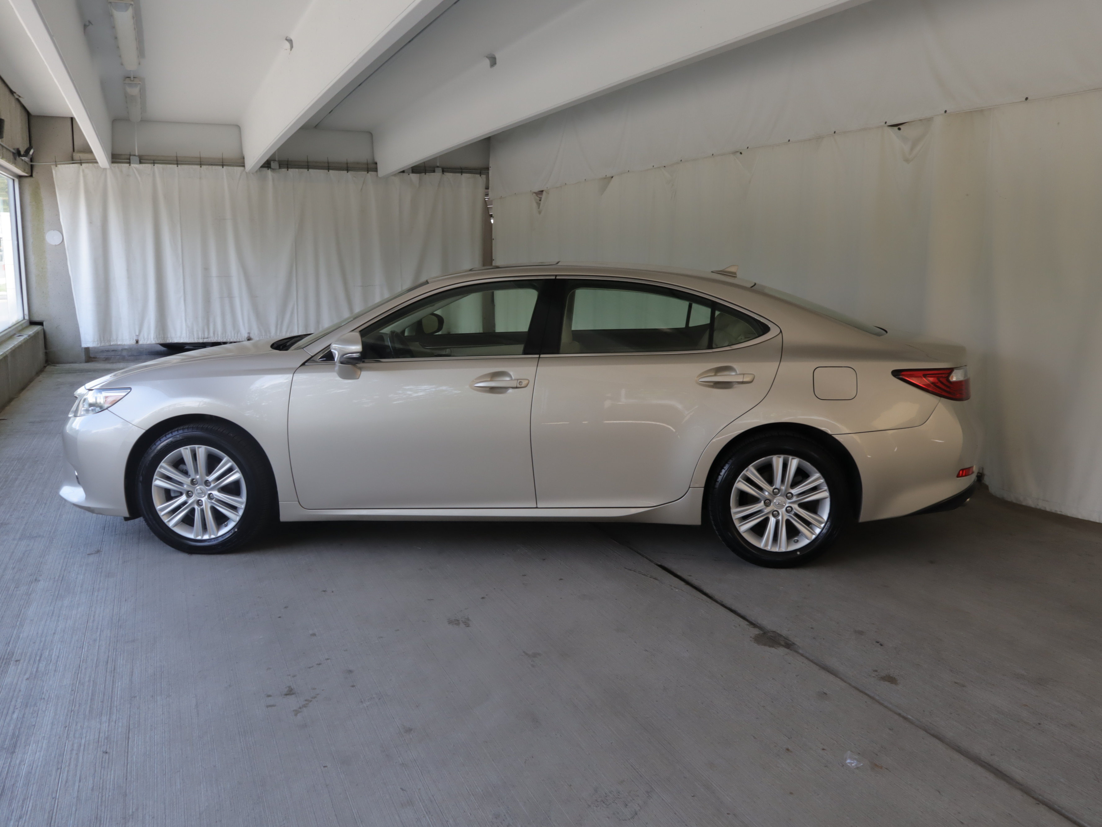 Used 2013 Lexus ES 350 w/ Luxury Pkg FWD image 25
