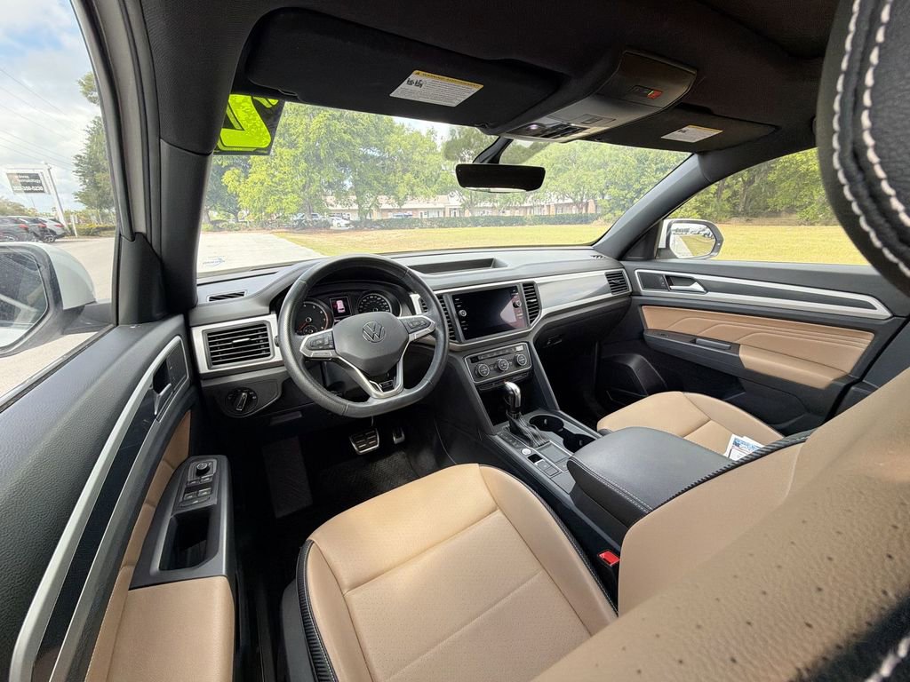 Used 2021 Volkswagen Atlas Cross Sport SE w/ Panoramic Sunroof Package FWD image 11