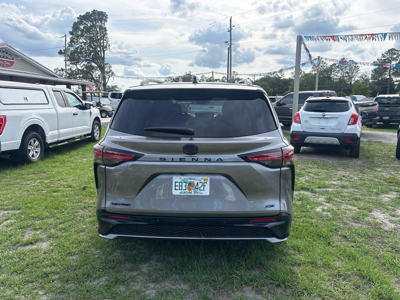 Used 2026 Toyota Sienna XSE AWD/4WD image 6