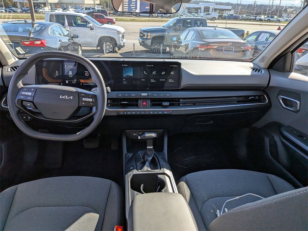 Used 2025 Kia K4 LXS image 23